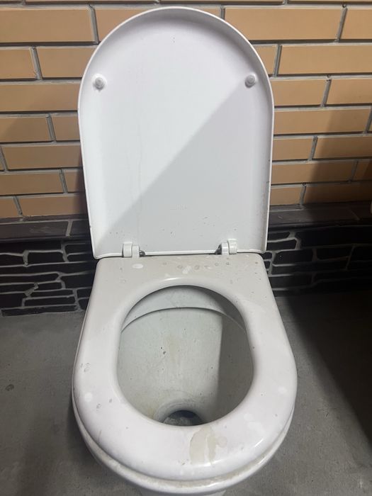 Продам крышку для унитаза