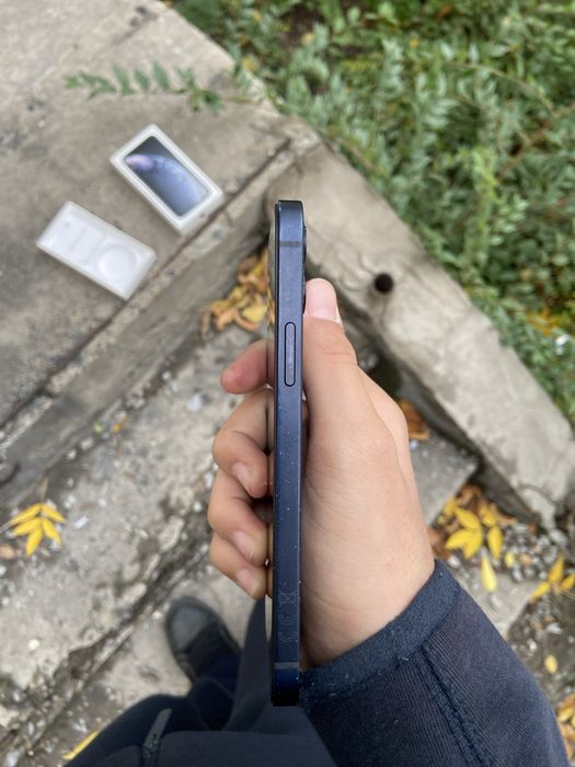 Iphone 12 с айкалудом и паролем