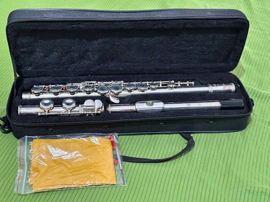Yamaha YFL-221 — это одна из самых популярных студенческих флейт