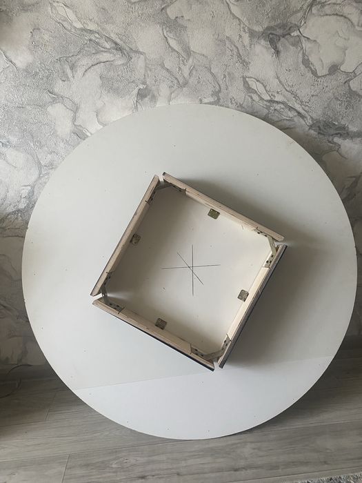 Продам стол круглый.