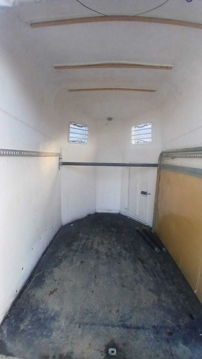 Remorca            animale