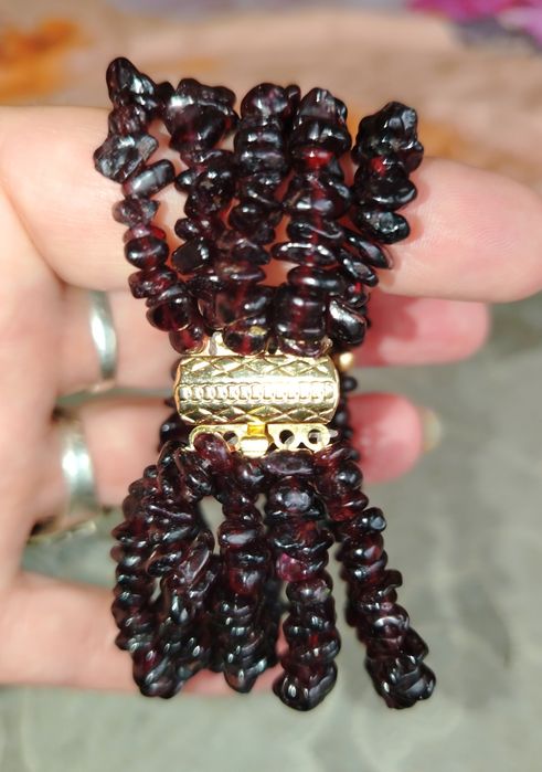 Гривна от Гранати