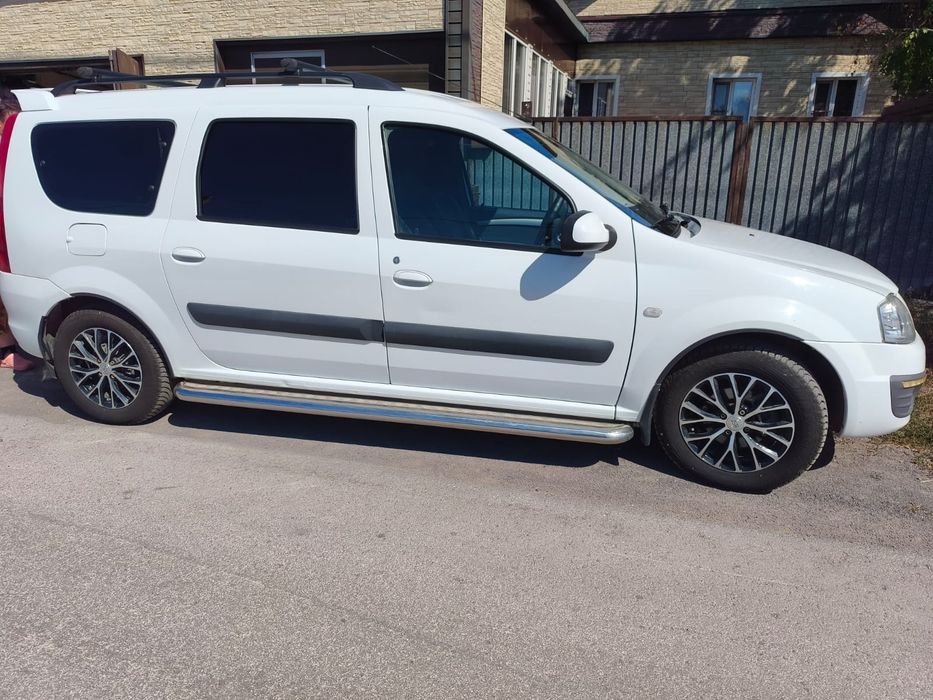 Продаю автомобиль Lada Largus