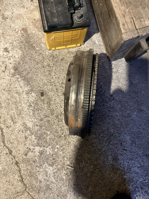 Запчасти на мерседес 2000 года.