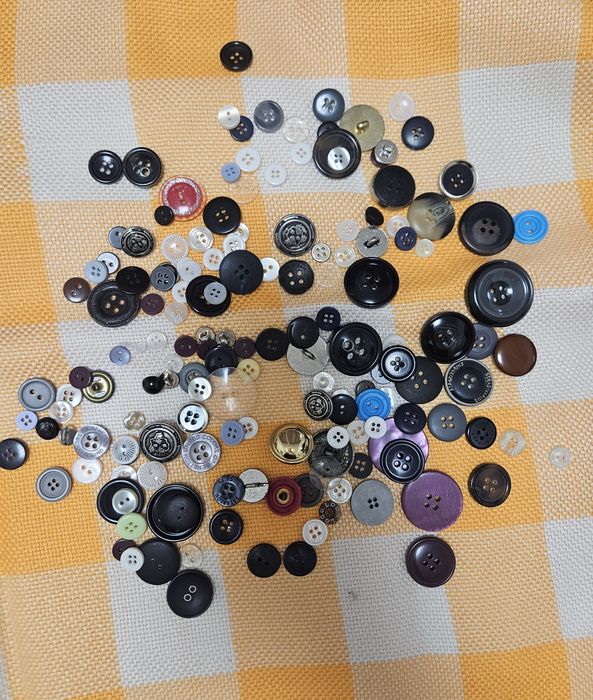 Продам пуговицы разные