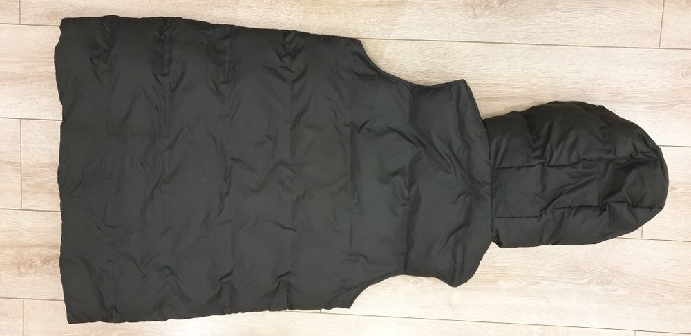 Vesta lunga cu gluga  ZARA