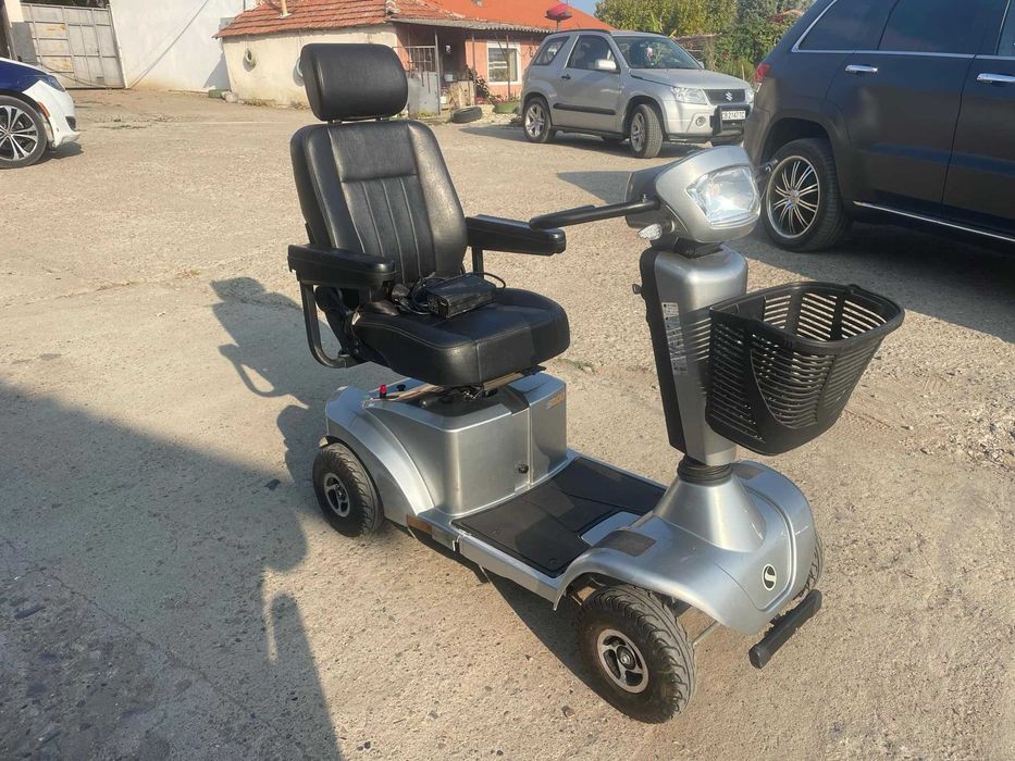 Скутер за трудно подвижни хора или инвалиди