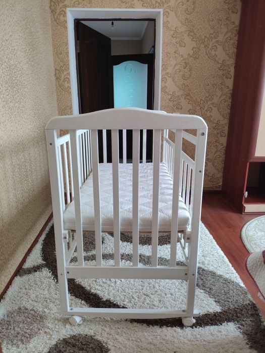 Детский кровать.