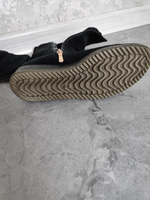 Продам женские сапожки.