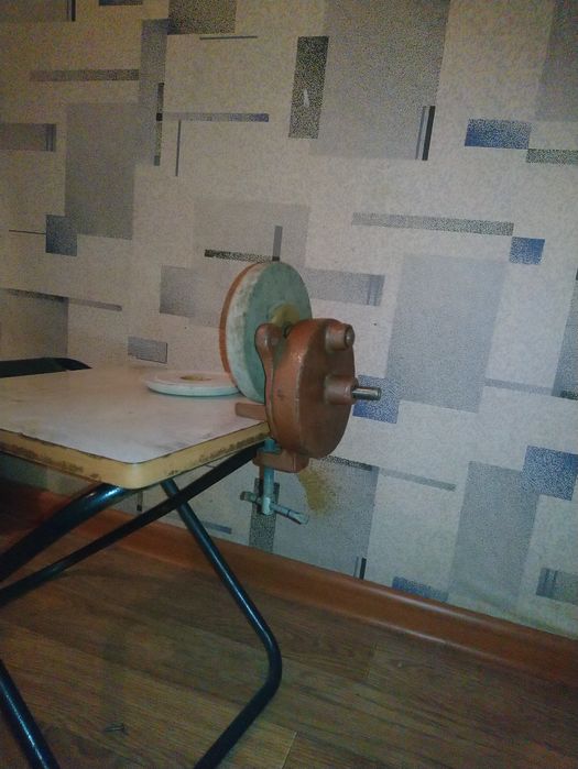 Продам настольное точило механическое