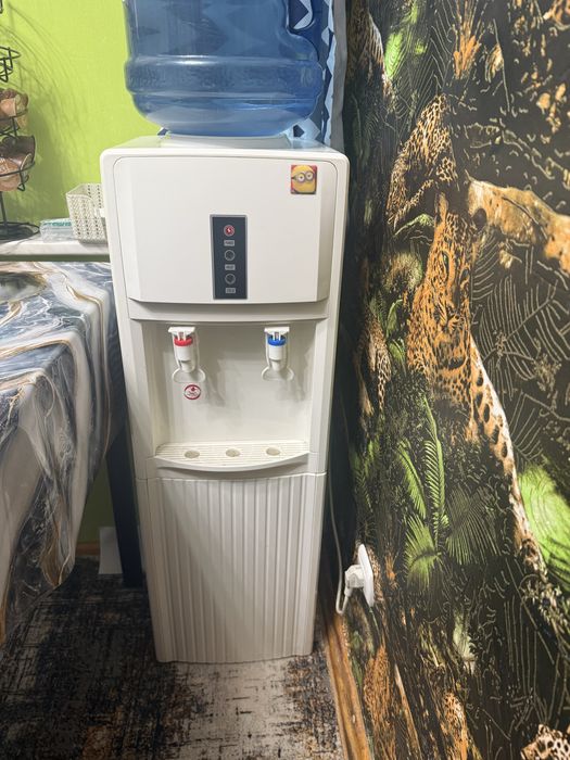 Продам кулер (диспенсер) для воды
