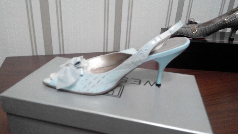 Продам обувь туфли. босоножки