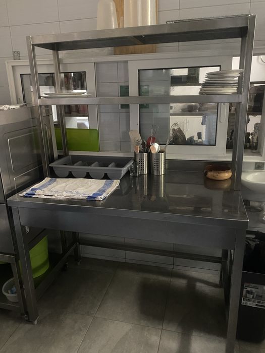 masa inox cu rafturi