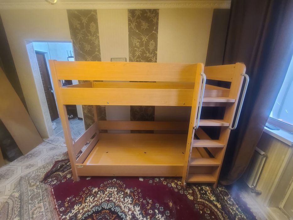 Вухъярустная кровать
