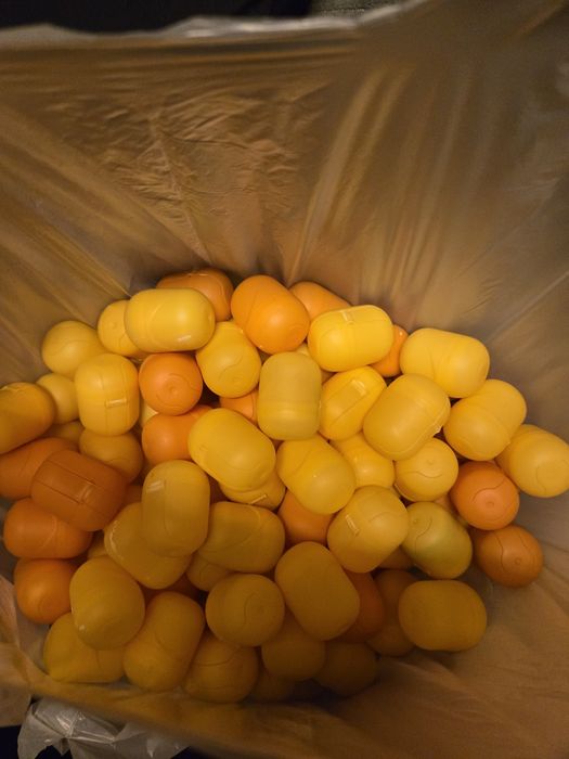 Oua kinder, fara jucari 1 leu bucata aprox 50 lei