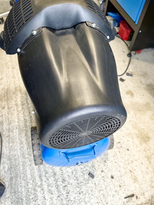 Двуцилиндров компресор за въздух 50 л Scheppach HC53DC