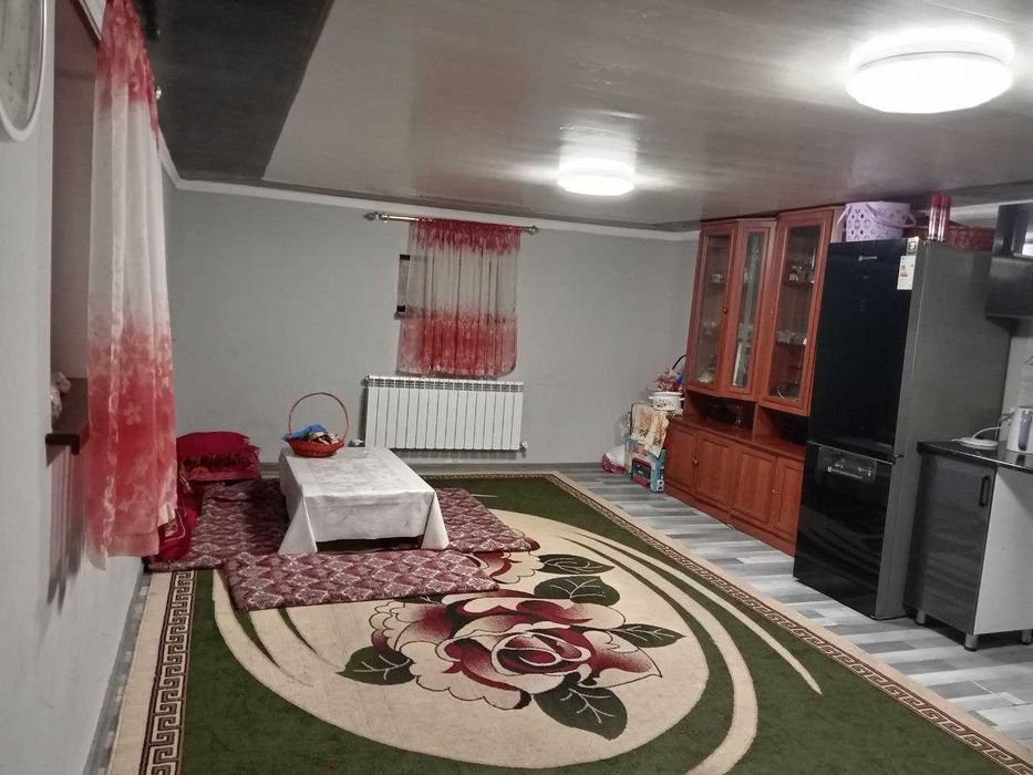 Срочна ховли сотилади.