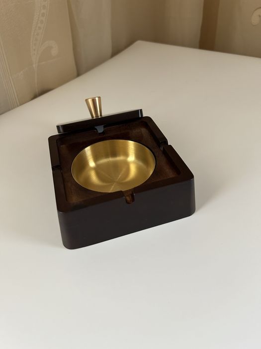 Дървен пепелник за пури с капак и метална вложка – нов