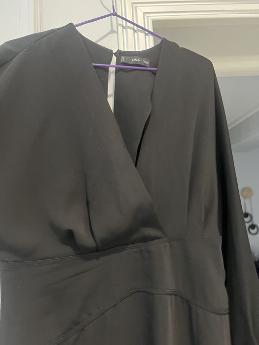 Продается платье черное Манго