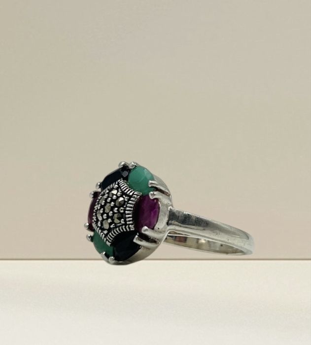Сребърен пръстен със полускъпоценни камани