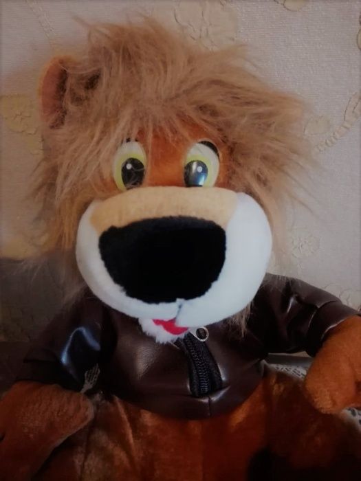 Играчка Лъвче - голям, плюшен с яке