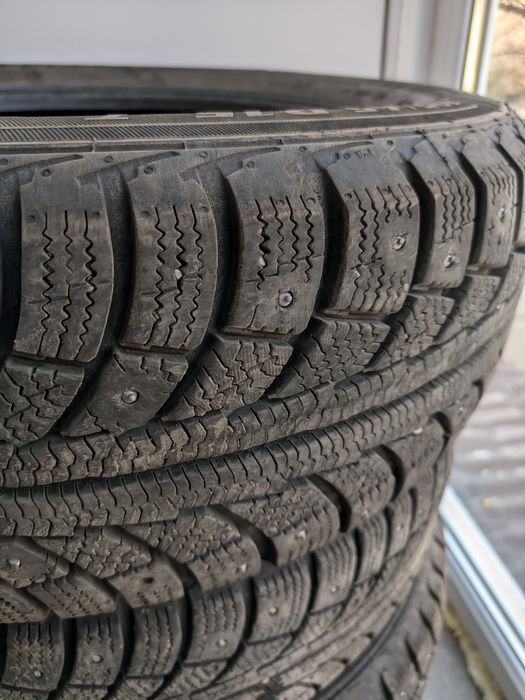 Шины зима, шипы на 15 диски.