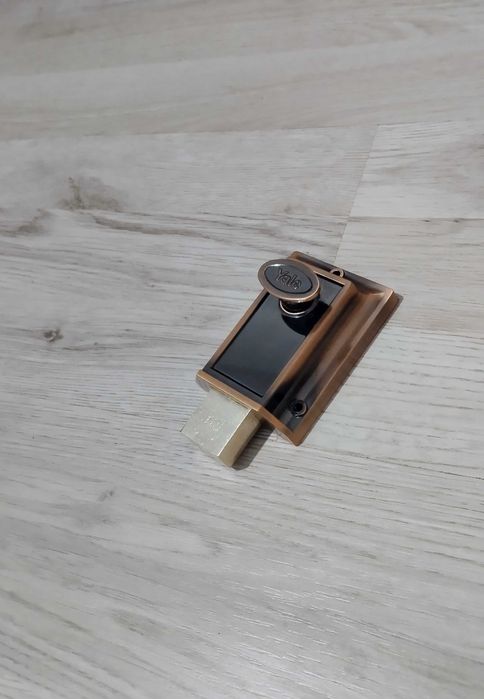 Yala cu actionare rapida - transport gratuit