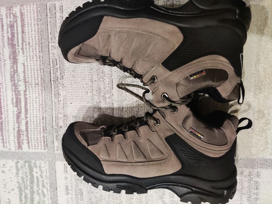 Зимние ботинки с шипами Bona