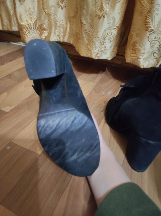 Замшевые ботильоны с бантом