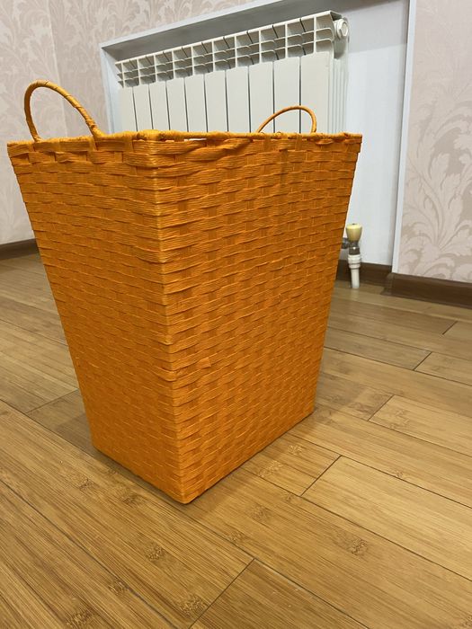 Продам корзину для игрушек и плечики