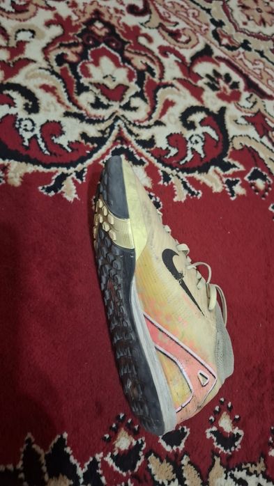 Бутсы и сороконожки