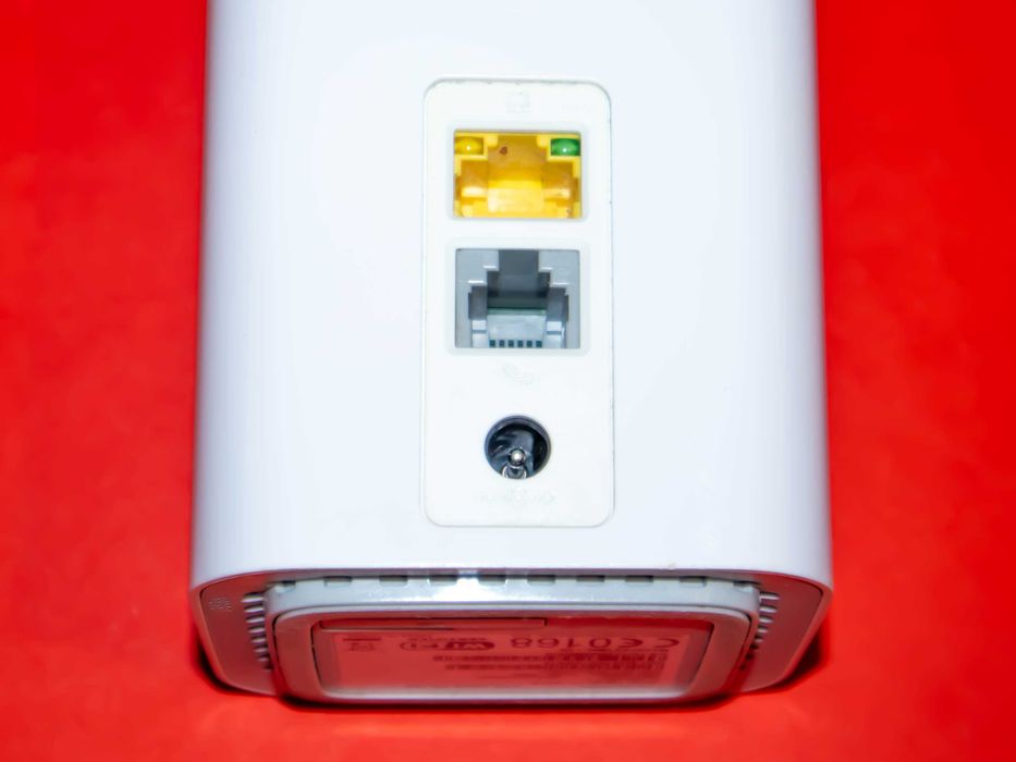 HUAWEI LTE Cube E5180 4G Отключен WiFi Рутер Мобилен Безжичен Интернет A1 Yettel Vivacom