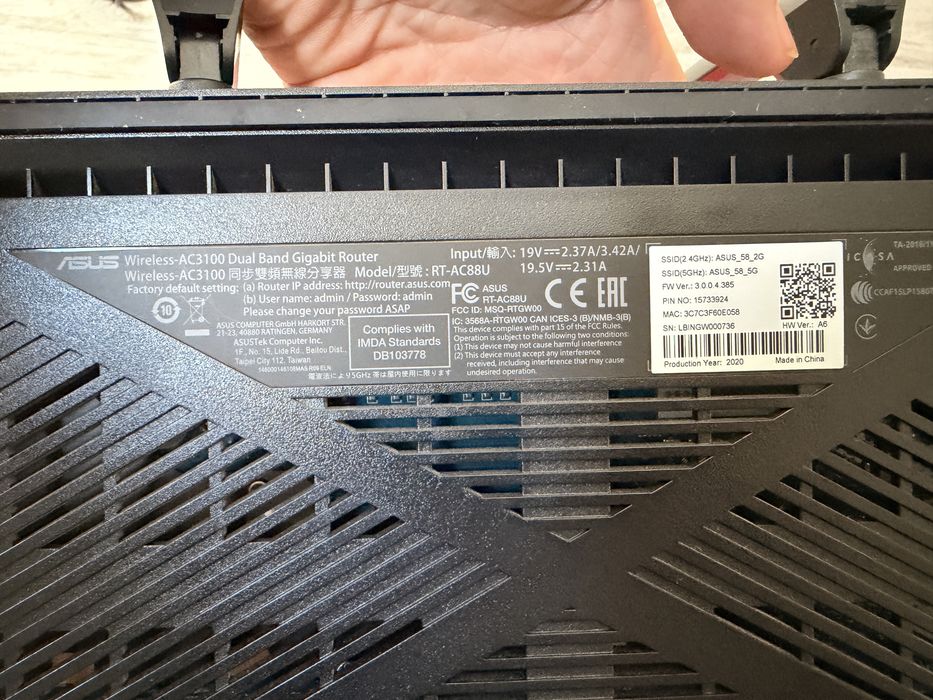 Sistem Mesh ASUS ZenWiFi CT8 (2 buc) și Router ASUS RT-AC88U