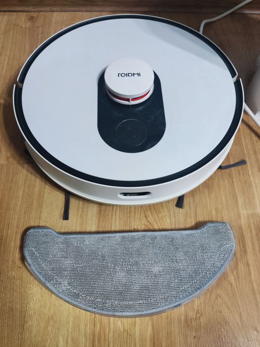 Продам робот-пылесос Rodmi Eve Plus