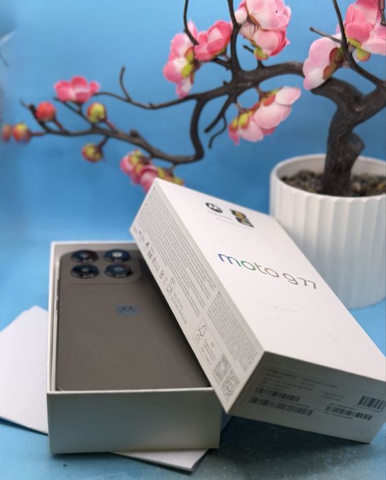 НОВ!!! Motorola G77, 256GB, 8GB RAM, 5G, Black Olive