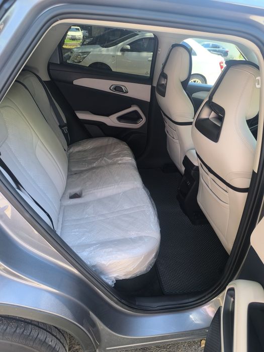 BYD Yuan up flagship full pozitsiyasi 2025 iyunda salondan olganman