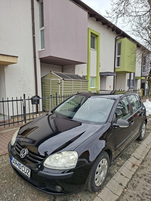 Volkswagen Golf 5  cu cel mai fiabil motor pentu oras