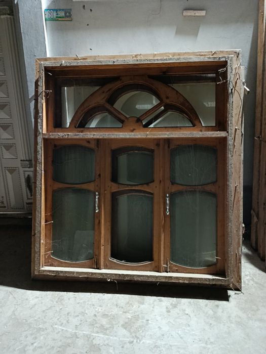 Срочно продаются окна и двери деревянные