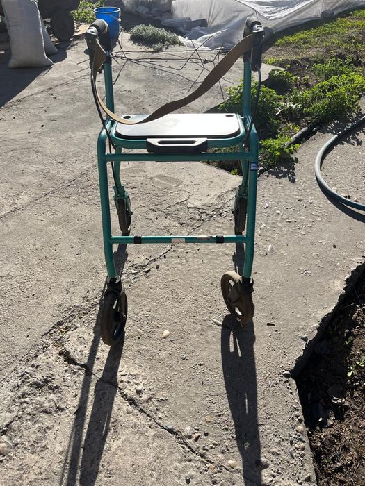 Ходунки для пожилых людей