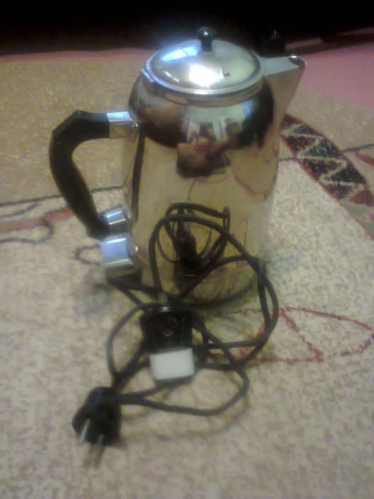 продам чайник электрически 1947 года,
