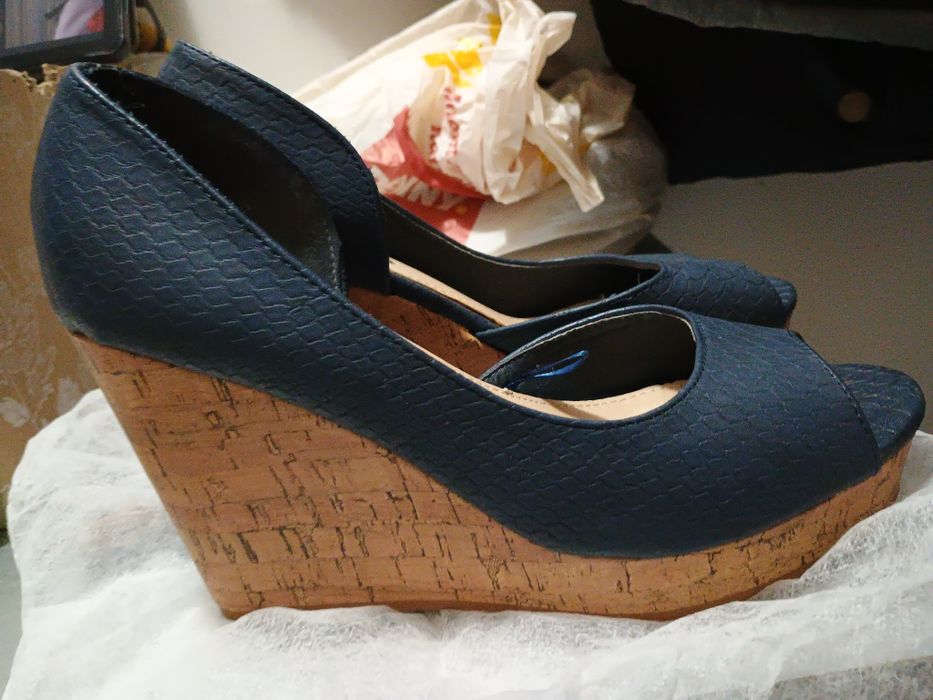 Pantofi platforma purtati