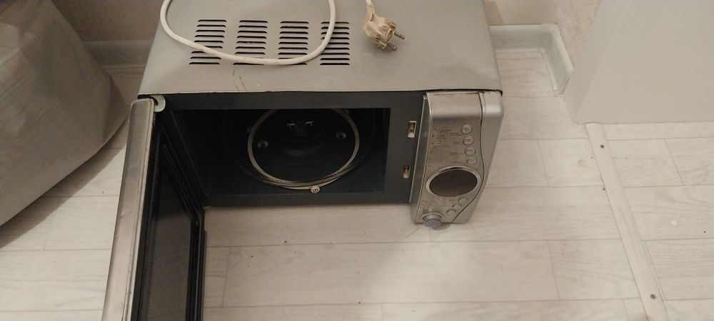 Микроволновка рабочая б/у продам!