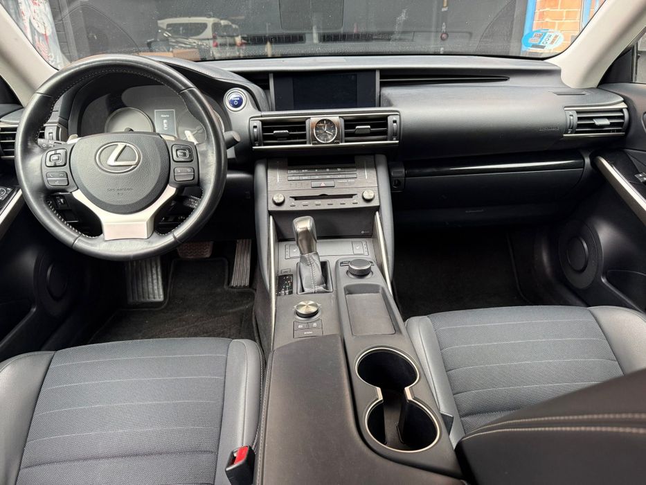 Vând Lexus IS 300