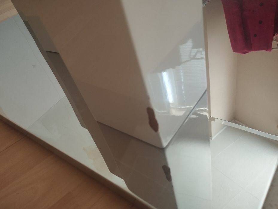 Продавам холна маса