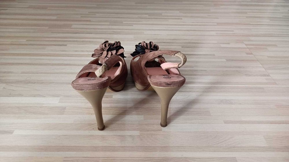 Sandale damă gri/taupe, catifea, mărimea 36 – stare bună – zara pepe jeans tommy hilfiger karl legerfeld, ecco