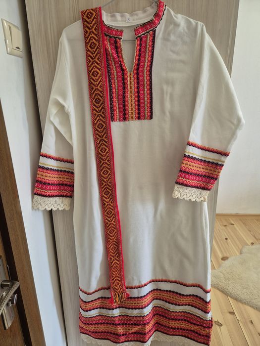 Чисто нова рокля с шевици и колан