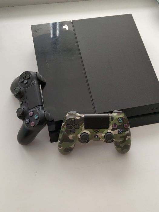 Продам PS4 , игровой руль