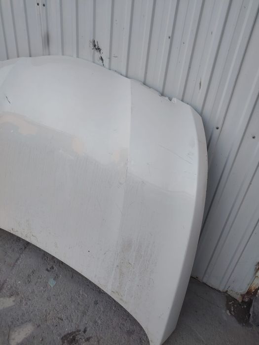 Капот на автомобиль