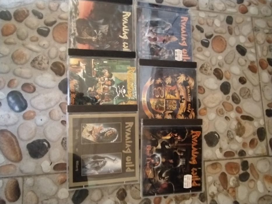 Vind colecție DVD-uri ,și CD-uri