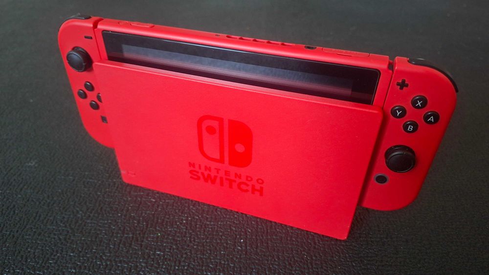 Nintendo Switch Mario Red Limited Edition + екстри